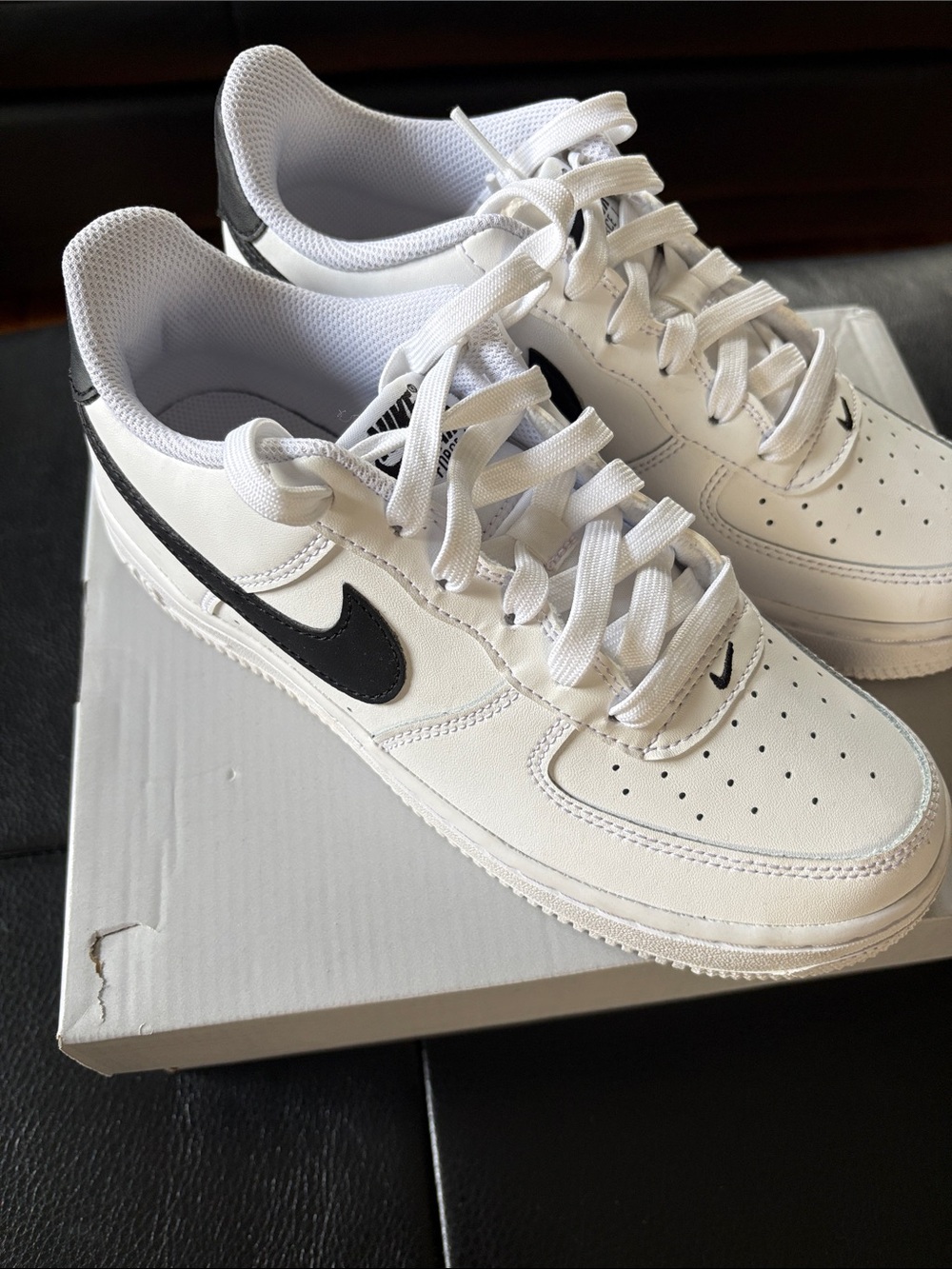 Nike AIR -AIR FORCE 1- Big Boy Size 4.5 - Picture 3 of 9